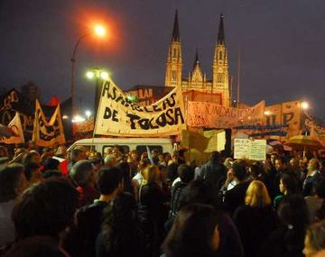 Vecinos de La Plata marcharon a un mes de la trágica inundación