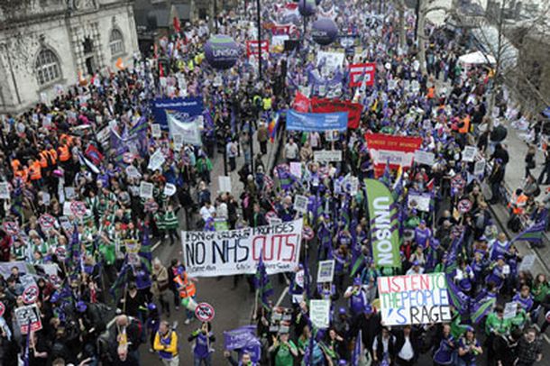 Más de cien mil británicos marcharon contra el ajuste