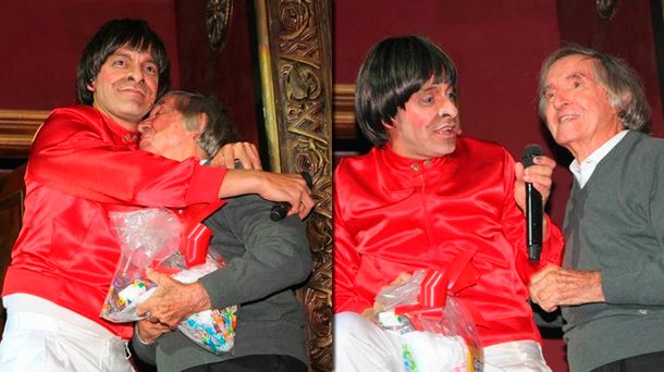 El emotivo homenaje que le hizo Martín Bossi a Carlitos Balá en el teatro
