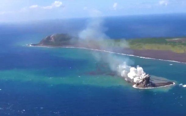Graban el momento en que surgió una nueva isla en Japón
