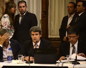 Prat Gay explicó en el Senado el proyecto que habilita el pago