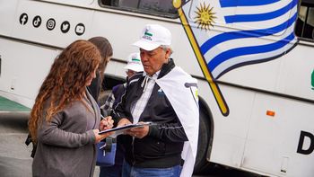 Cabildo Abierto baraja la posibilidad de postergar la entrega de firmas a la Corte Electoral y llevar el plebiscito a las elecciones departamentales de 2025. Cabildo Abierto baraja la posibilidad de postergar la entrega de firmas a la Corte Electoral y llevar el plebiscito a las elecciones departamentales de 2025.