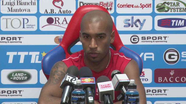 Así juega el central que quiere Boca: Le gusta más pegar que comer asado