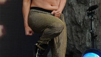 a una reconocida cantante la acusaron de tener panza fofa a una reconocida cantante la acusaron de tener panza fofa