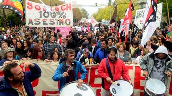 recordaron con una marcha al docente carlos fuentealba recordaron con una marcha al docente carlos fuentealba