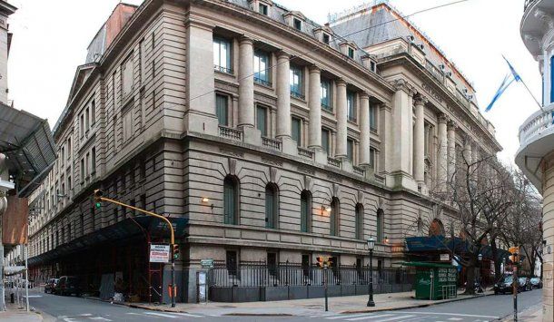 Prohíben por 90 días el ingreso al Nacional del alumno acusado de abusar de una menor