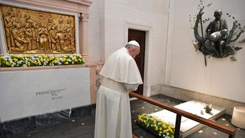 El Papa Francisco canonizó a Jacinta y Francisco el 13 de mayo del 2017 en Fátima. El Papa Francisco canonizó a Jacinta y Francisco el 13 de mayo del 2017 en Fátima.