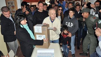 Menem se postuló para un nuevo mandato como senador y la Corte debe decidir su legalidad Menem se postuló para un nuevo mandato como senador y la Corte debe decidir su legalidad