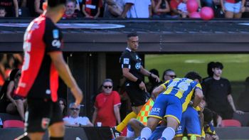 rosario central vencio 2-0 a newells y estiro su racha en el coloso tras 18 anos rosario central vencio 2-0 a newells y estiro su racha en el coloso tras 18 anos