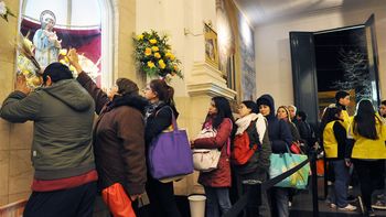 miles de fieles celebran el dia de san cayetano en liniers miles de fieles celebran el dia de san cayetano en liniers