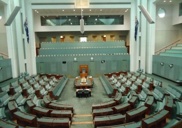 Un hombre armado con un cuchillo intentó entrar al Parlamento australiano