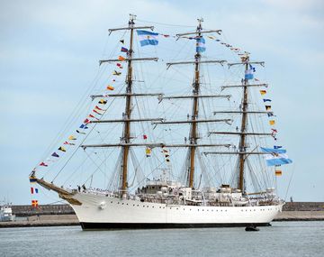 El Gobierno suspendió el viaje de la Fragata Libertad