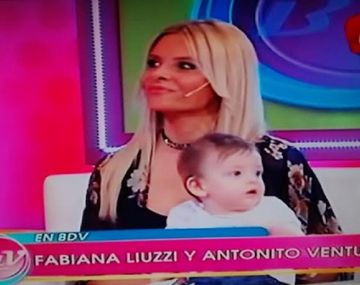 Fabiana Liuzzi presentó en público a su hijo