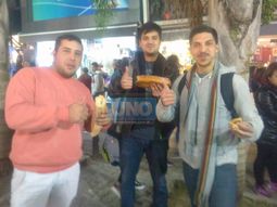 solidarios: le compran todos los panes a vendedor antes del decomiso solidarios: le compran todos los panes a vendedor antes del decomiso