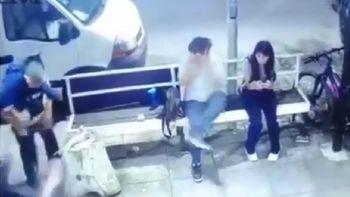 llevaba un arma en una bolsa, disparo por accidente e hirio a un vendedor de flores llevaba un arma en una bolsa, disparo por accidente e hirio a un vendedor de flores