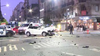 impresionante choque entre un auto y un patrullero dejo al menos siete heridos en corrientes y callao