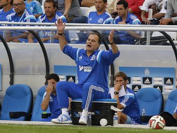 Marcelo Bielsa asoma como posible sucesor de Sampaoli en Chile