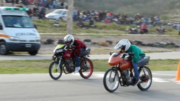 Padres denunciarán a la policía porque no dejan correr picadas a sus hijos