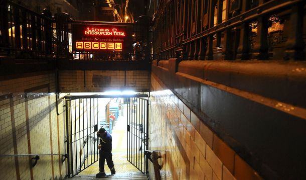 Caos por el paro de subtes, el tránsito y el pago con la SUBE