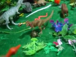 Recreó escena de Jurassic Park con juguetes