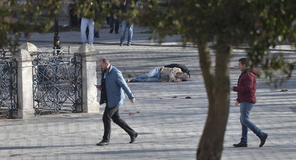 Al menos diez muertos por una explosión en un centro turístico de Estambul