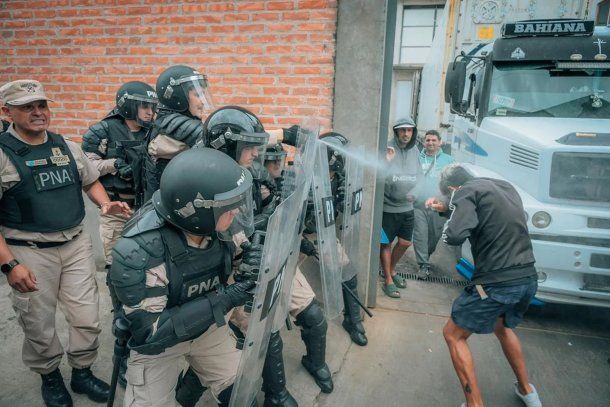 Mar del Plata: reprimen a trabajadores de un frigorífico que protestan por salarios