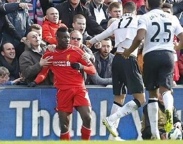 Ya lo conocen: Balotelli fue frenado por sus hinchas para que no pelee