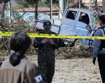 Un avión militar tiró 8 bombas por error sobre una ciudad e hirió a civiles
