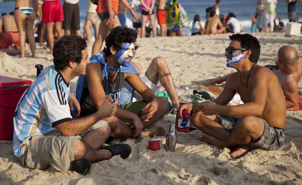 Con mate, asado y fernet, las costumbres argentinas invaden Brasil