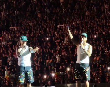 Maluma interrumpió un show para retar a una mamá que fue con su bebé