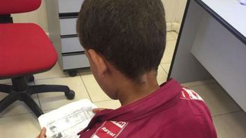 la conmovedora historia del chico que cruzo solo el mediterraneo para salvar a su hermanito la conmovedora historia del chico que cruzo solo el mediterraneo para salvar a su hermanito