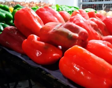 Primero fue el tomate y ahora también aumentó el morrón rojo