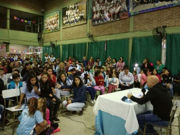 La incómoda pregunta de una nena a Sampaoli: ¿Te hace caso Messi?