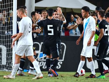 Sin transpirar, la nueva Argentina goleó a Guatemala en Los Ángeles