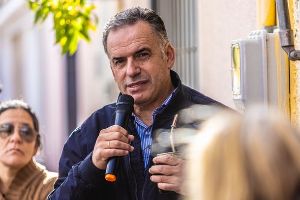 El precandidato presidencial del Frente Amplio