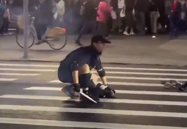 Video estremecedor: un joven mató a puñaladas a tres personas en Taiwán y luego se suicidó