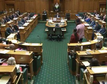 Expulsan del Parlamento neozelandés a un diputado por hacer un baile autóctono