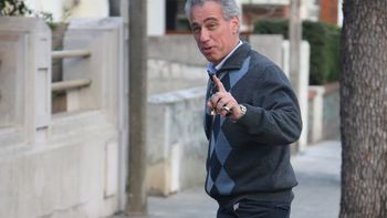 Julio Luis Sanguinetti rechazó ser el próximo ministro de Turismo uruguayo. Julio Luis Sanguinetti rechazó ser el próximo ministro de Turismo uruguayo.