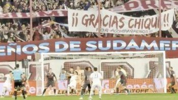 los hinchas de lanus colgaron una bandera con un mensaje al chiqui tapia: que decia los hinchas de lanus colgaron una bandera con un mensaje al chiqui tapia: que decia