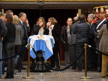 Macri, funcionarios y ex ministros de la Alianza despidieron los restos de De la Rúa