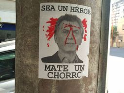 Sea un héroe, mate un chorro: los carteles que incitan a asesinar al Presidente