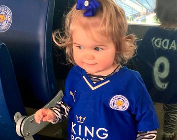 Amenazan con violar a la hija del goleador del líder de la Premier League