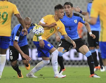 Brasil y Uruguay igualaron en un partidazo en Recife