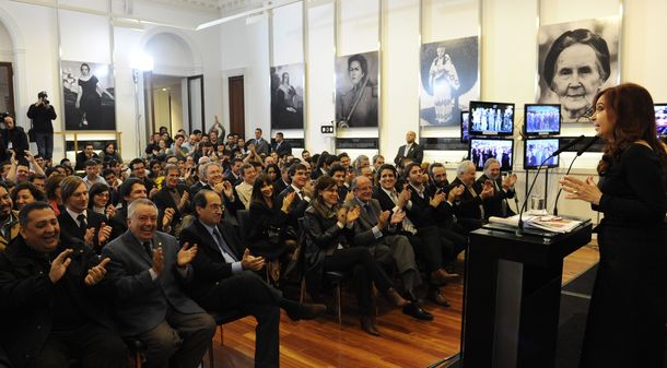 Cristina presiona a los bancos