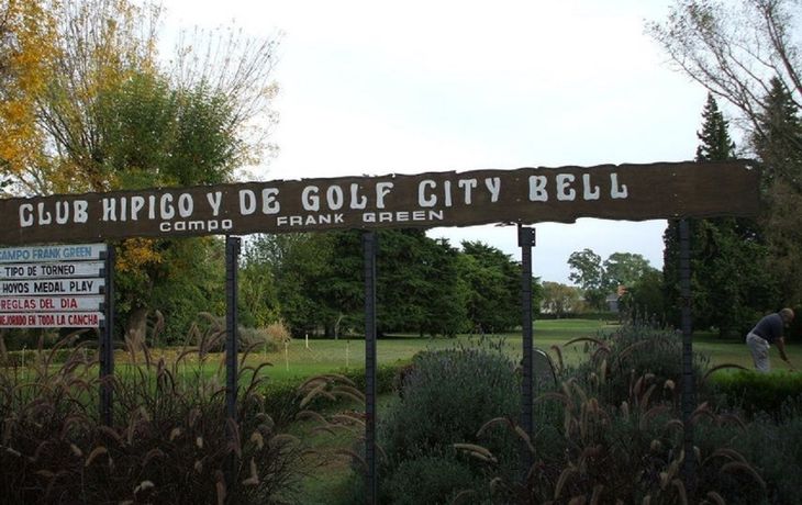 Rompieron la cuarentena para jugar al golf y los detuvieron