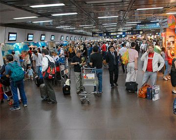 Los turistas sólo podrán comprar divisas de los países de destino