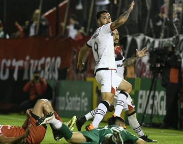 Un delantero de Newells fue demorado por manejar borracho y sin papeles