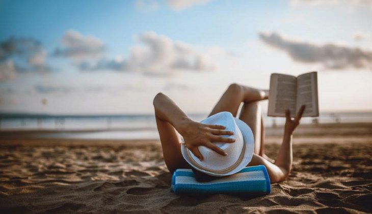 Cinco libros para disfrutar en la playa