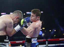 Canelo Álvarez noqueó a Smith y es rey superwelter
