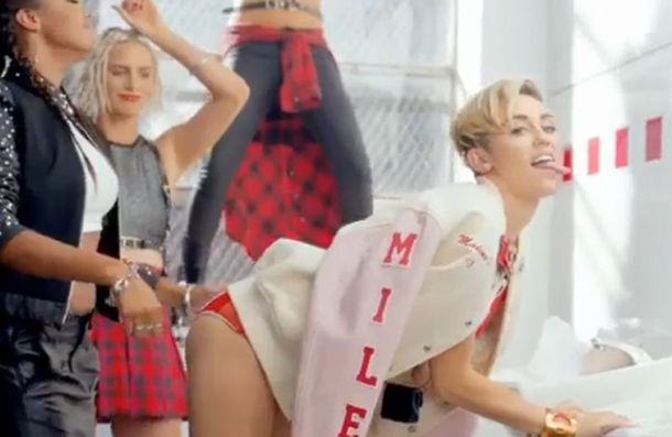 Miley Cyrus decidió volver a hacer su polémico baile